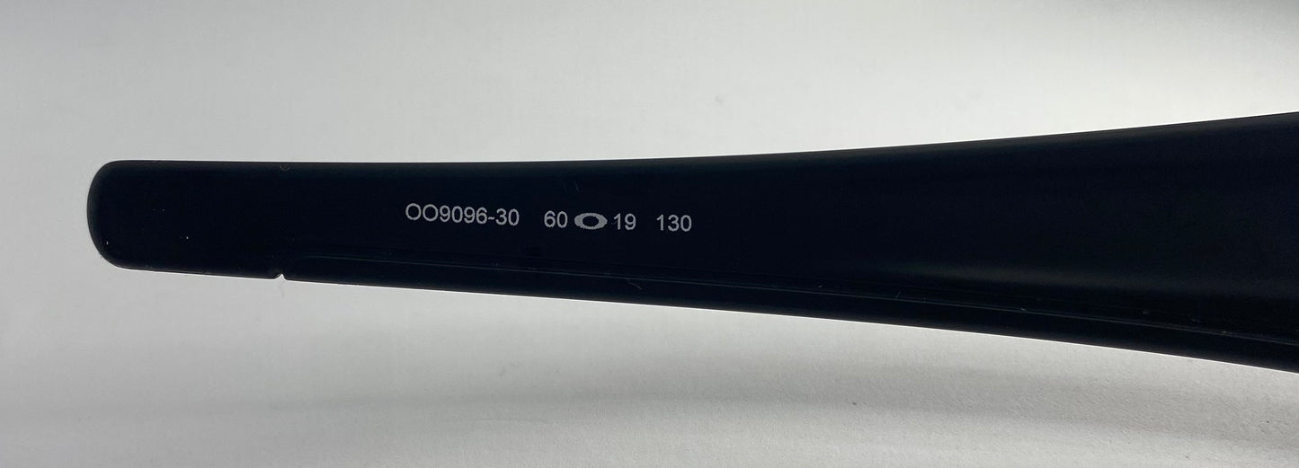 💯% Authentic
OAKLEY FUEL CELL 909629 SI Matte Black / grey Lens 60-19 130
