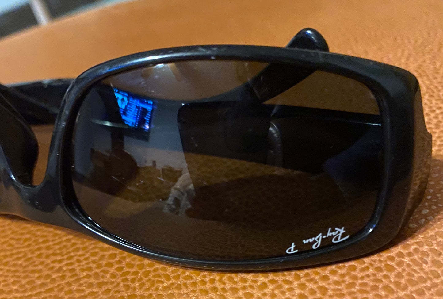 💯 % Authentic Ray-Ban RB4033 Wrap Black/Grey Polarized