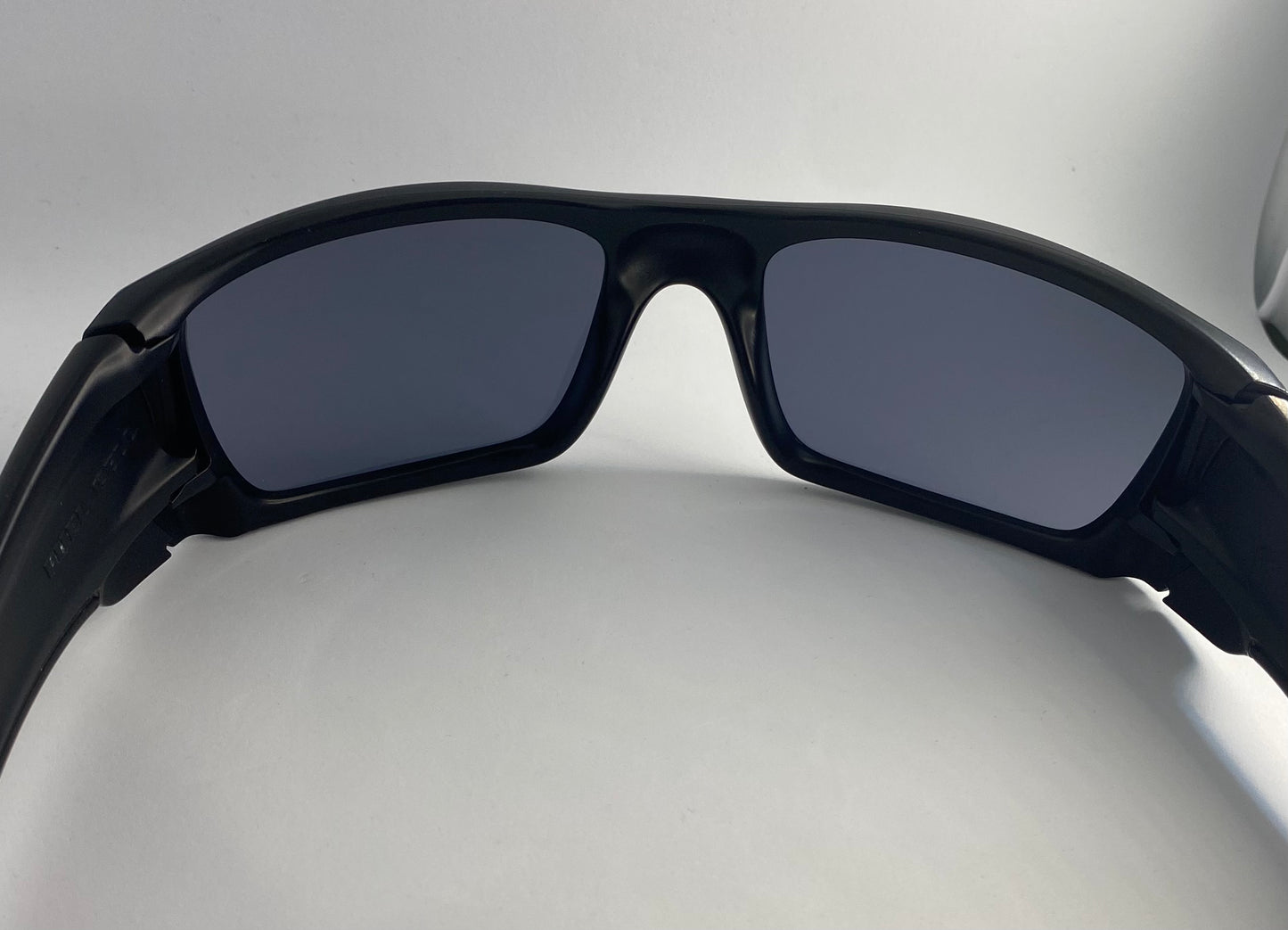 💯% Authentic
OAKLEY FUEL CELL 909629 SI Matte Black / grey Lens 60-19 130