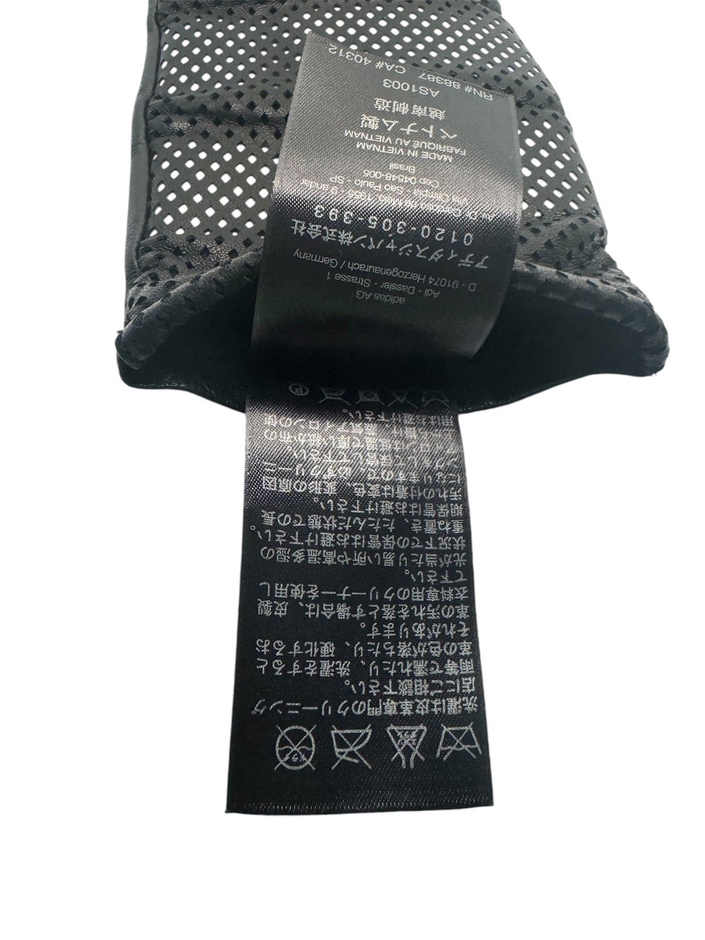 y3 Yohji Yamamoto Men’s Luxury Leather Gloves Black/White Us M
SOFT AND SUPPLE LINING – Our polyester lining is a fine layer of lush warmth in your gloves. It’s soft and comfortable that you may never want to take them off.
Chic, time