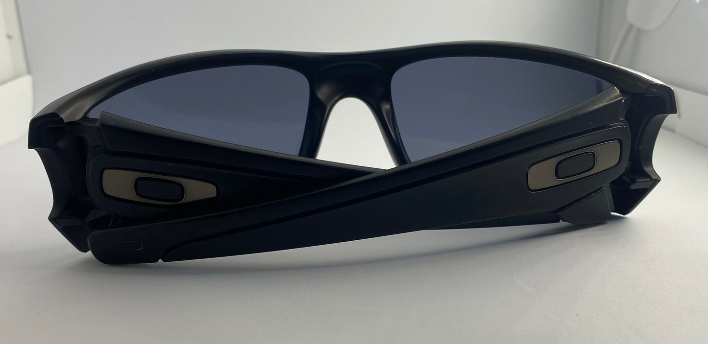 💯% Authentic
OAKLEY FUEL CELL 909629 SI Matte Black / grey Lens 60-19 130