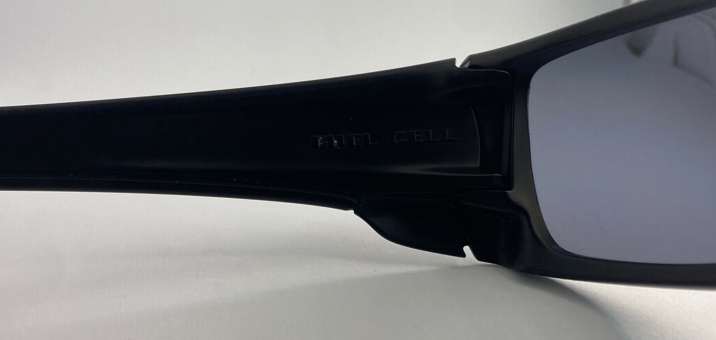 💯% Authentic
OAKLEY FUEL CELL 909629 SI Matte Black / grey Lens 60-19 130