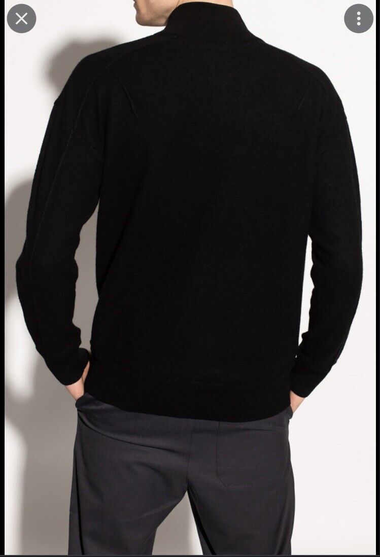 features long sleeves