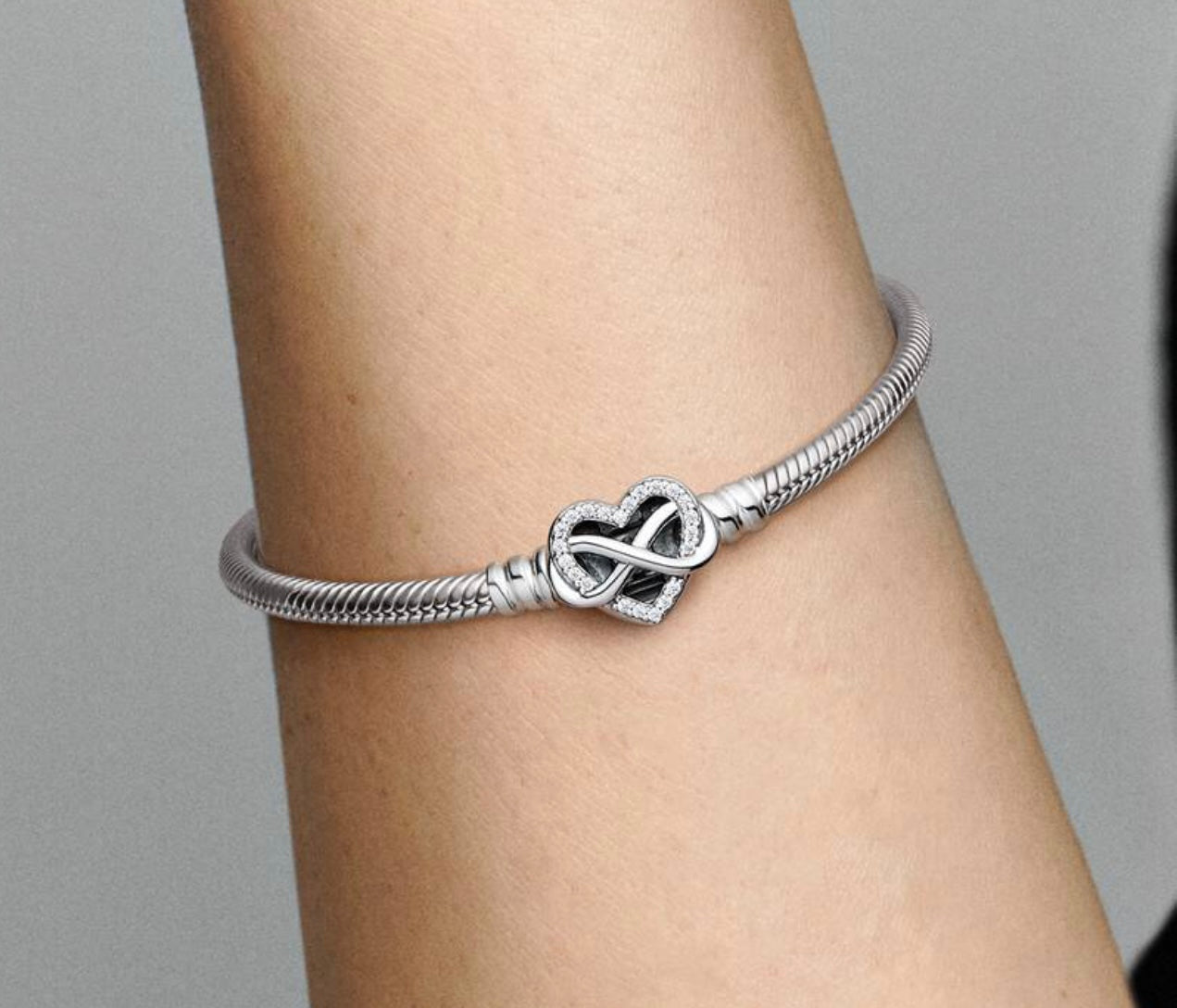 Pandora Moments Sparkling Infinity Heart Clasp Snake Chain Bracelet Sterling silver 7”